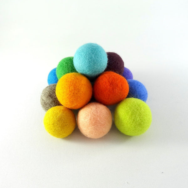 Felted wool balls - 4 cm